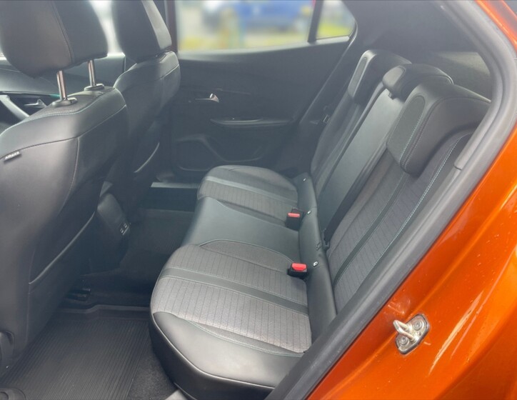 Peugeot 2008 8