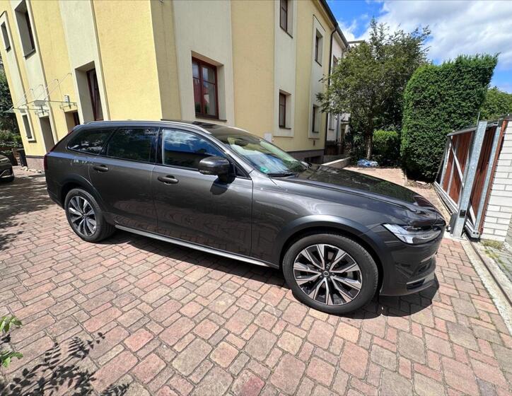 Volvo V90 4