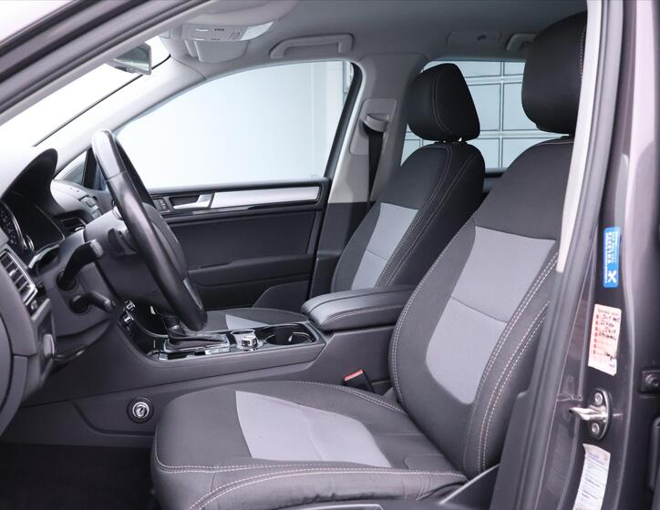 Volkswagen Touareg 12