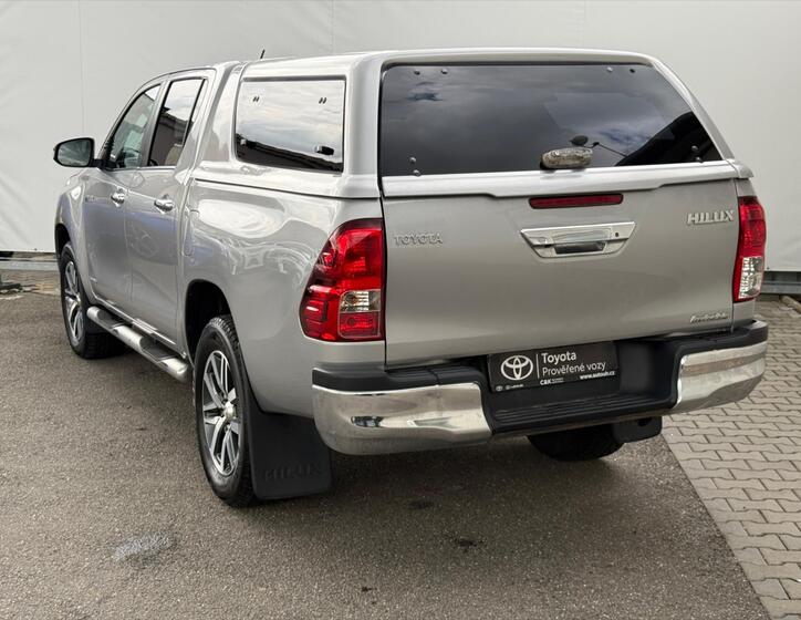 Toyota Hilux 4
