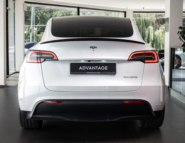 Tesla Model Y 3