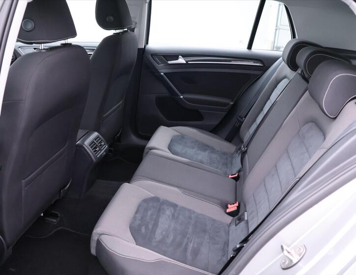 Volkswagen Golf 14