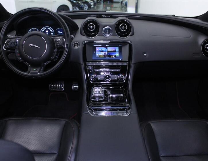 Jaguar XJ 8