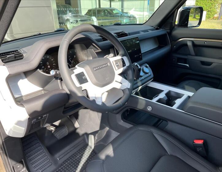 Land Rover Defender 8