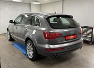 Audi Q7 4