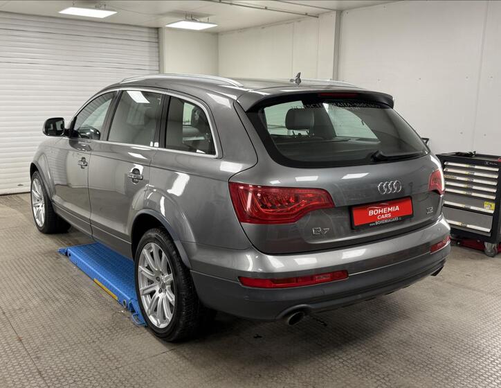Audi Q7 4
