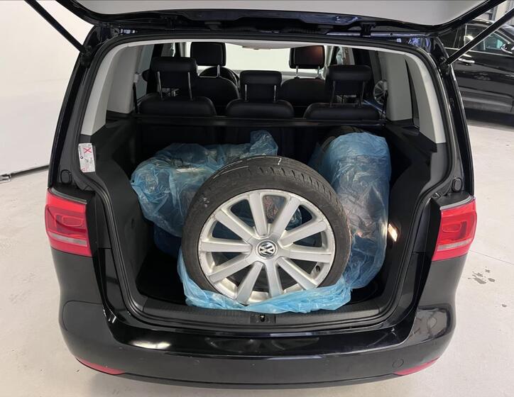 Volkswagen Touran 25