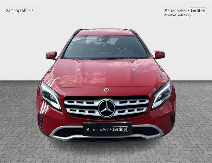 Mercedes-Benz GLA 8