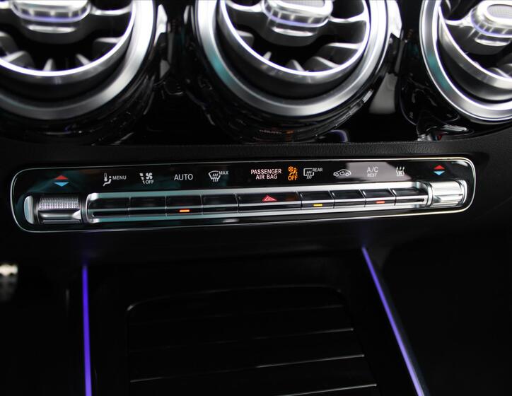 Mercedes-Benz GLA 25