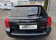 Toyota Avensis 8