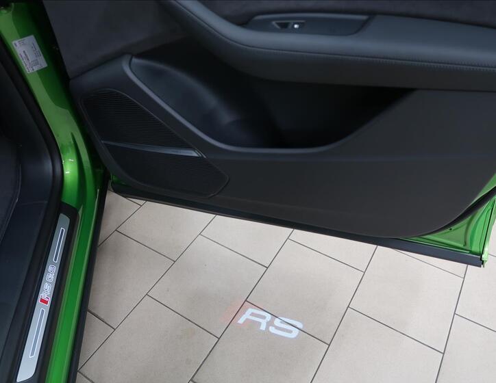 Audi RS Q8 35