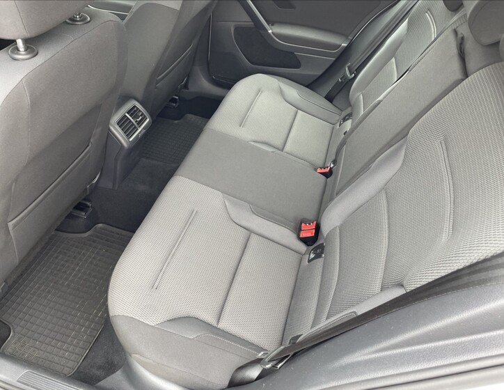Volkswagen Golf 16