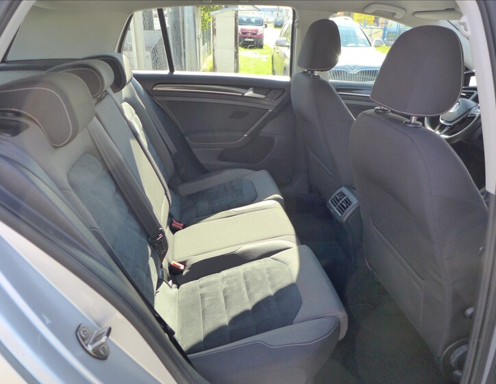 Volkswagen Golf 30