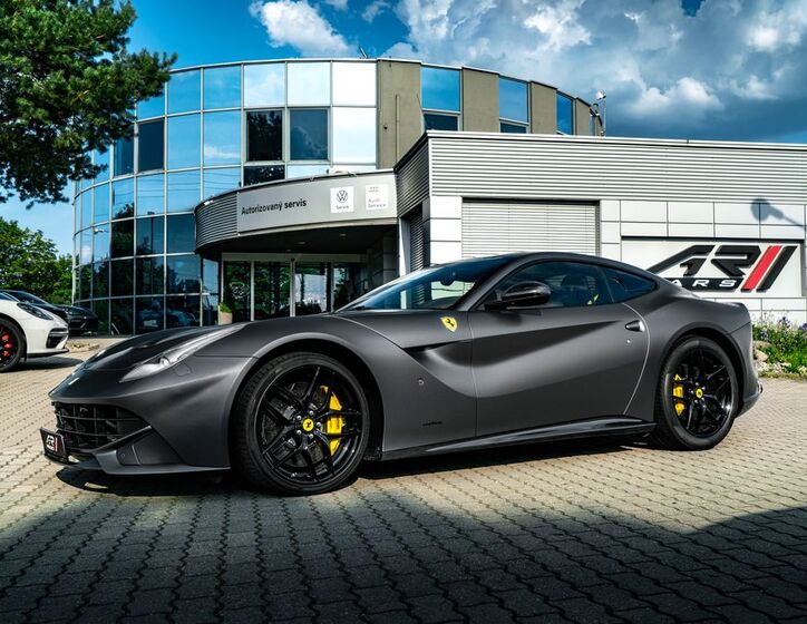 Ferrari F12 Berlinetta 37