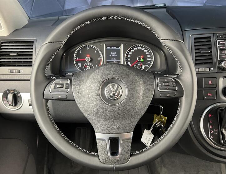 Volkswagen Multivan 14