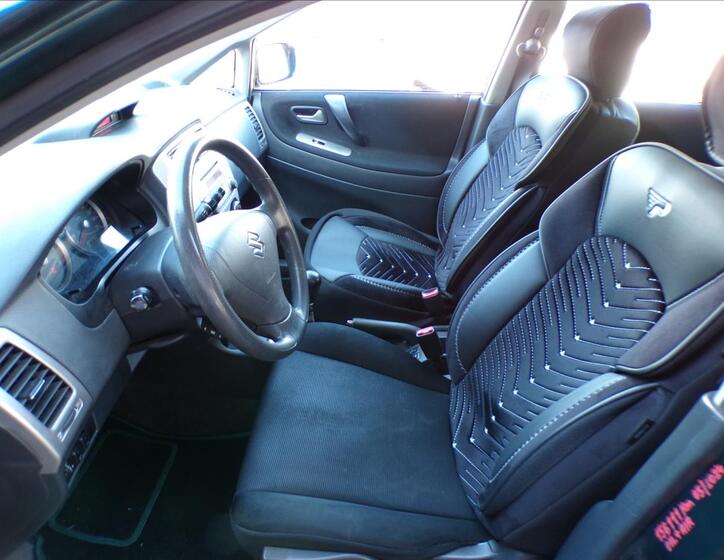 Suzuki Liana 13