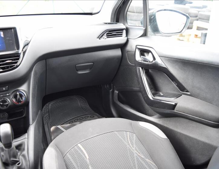 Peugeot 208 26