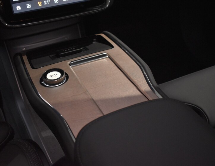 Volvo EX90 17