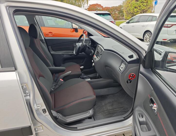 KIA Rio 14