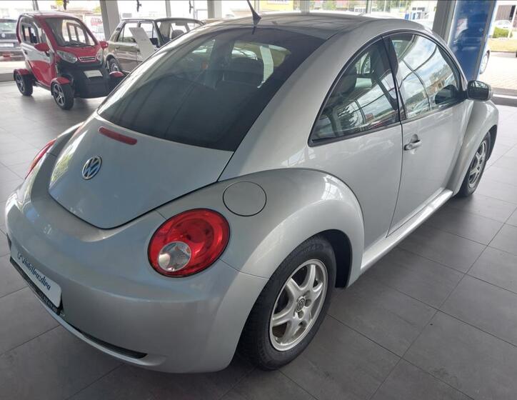 Volkswagen New Beetle 6