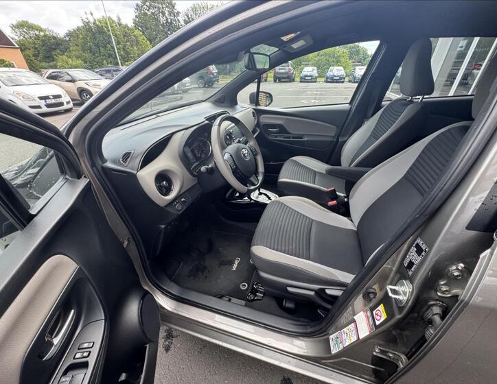 Toyota Yaris 9