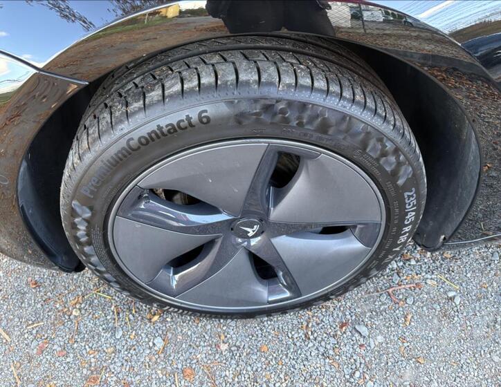 Tesla Model 3 44