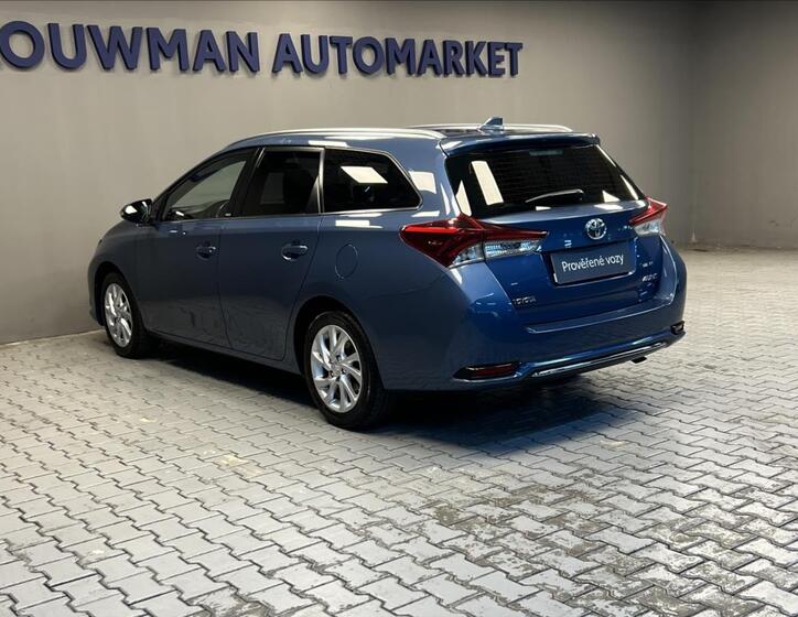 Toyota Auris 15
