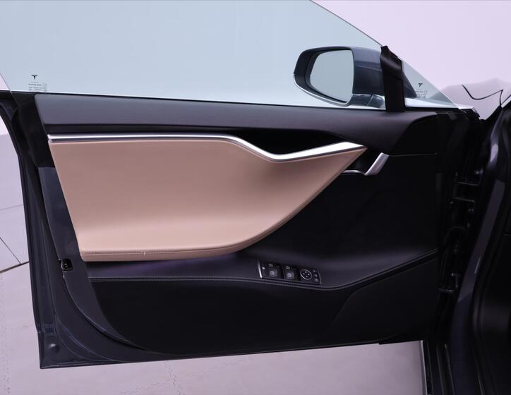 Tesla Model S 13