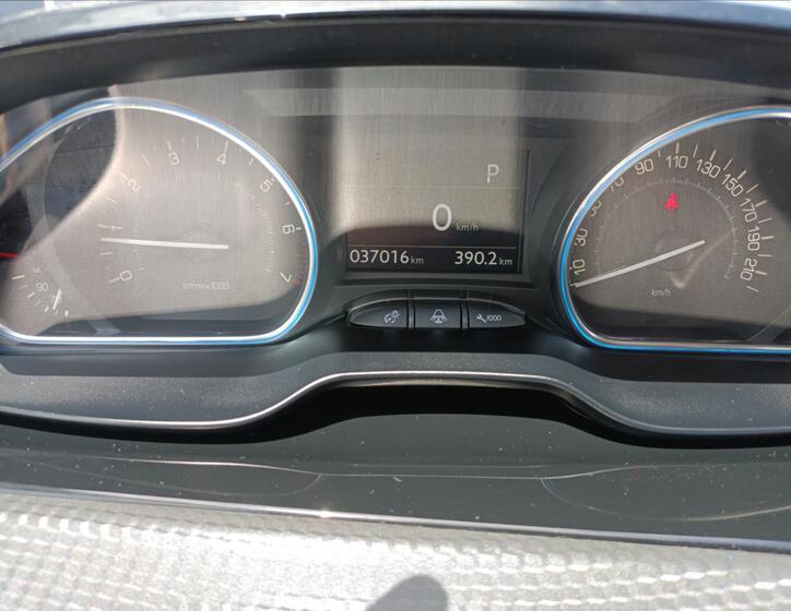 Peugeot 2008 8