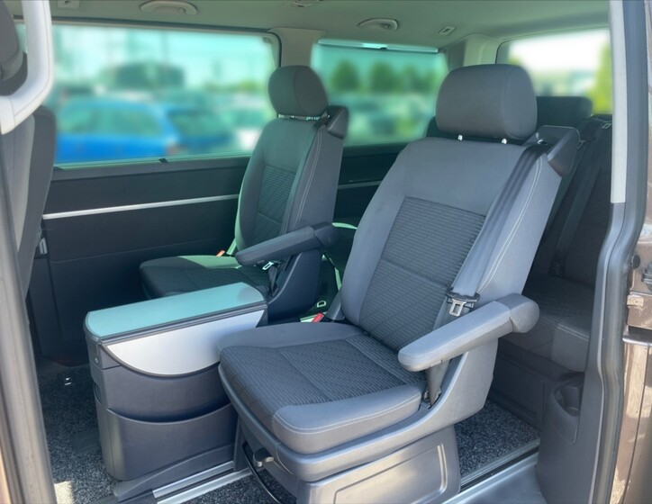 Volkswagen Multivan 8