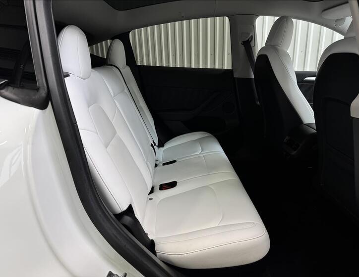 Tesla Model Y 30