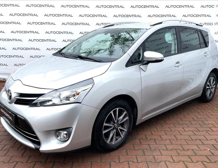 Toyota Verso 3