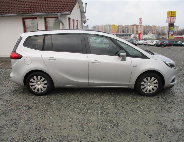 Opel Zafira 4