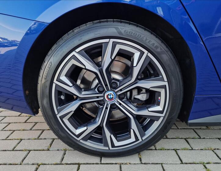 BMW i4 46