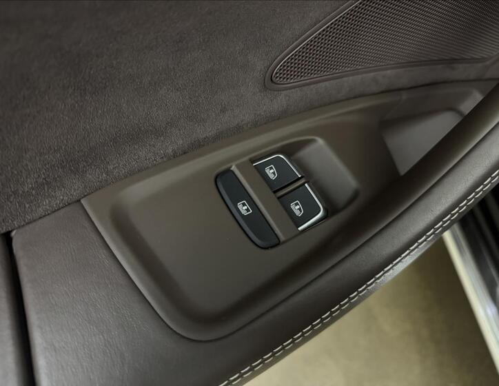 Audi A8 52