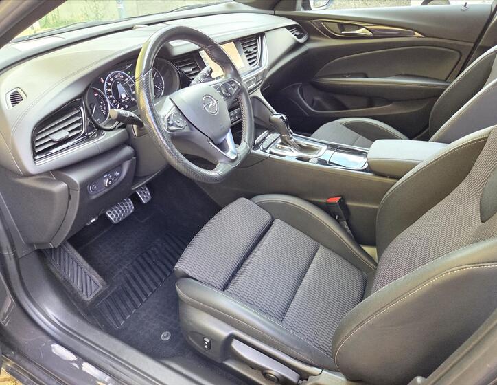 Opel Insignia 9