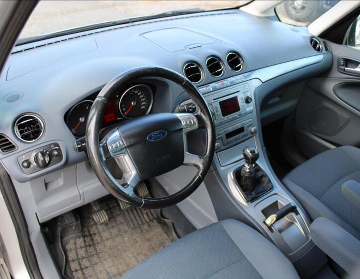 Ford Galaxy 10