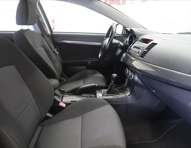Mitsubishi Lancer 13