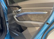 Audi e-tron 13