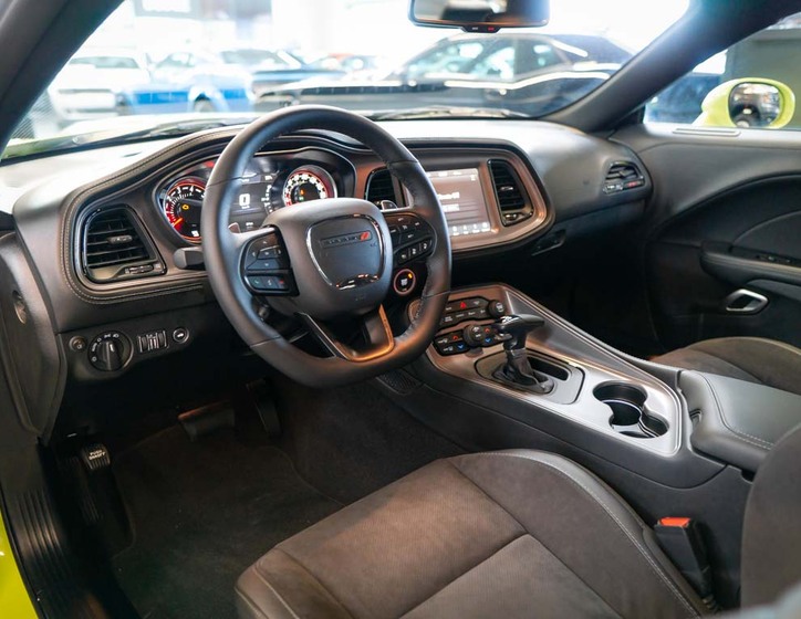 Dodge Challenger 12