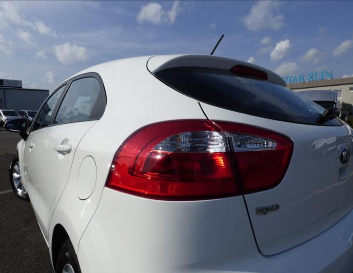 KIA Rio 46