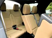 Land Rover Discovery 9
