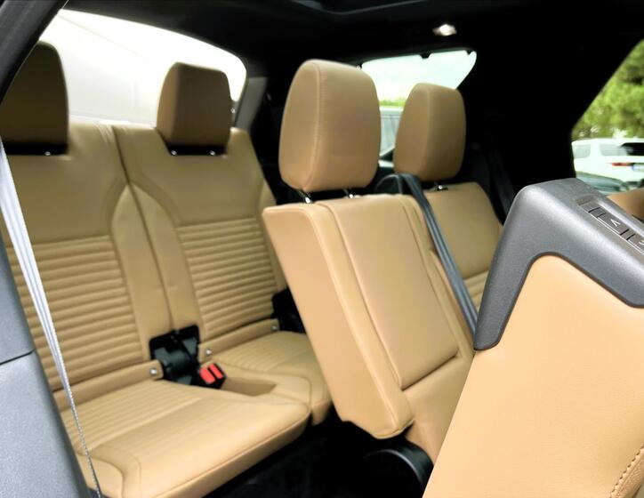 Land Rover Discovery 9