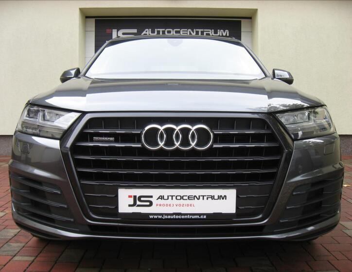 Audi Q7 4