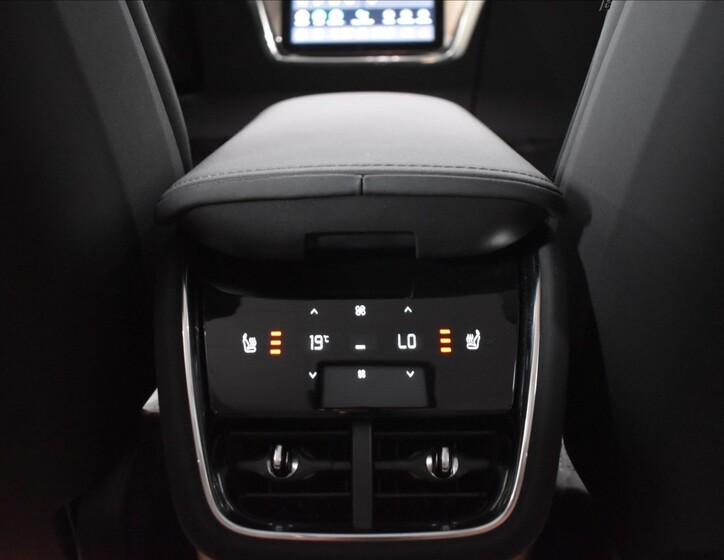 Volvo EX90 18