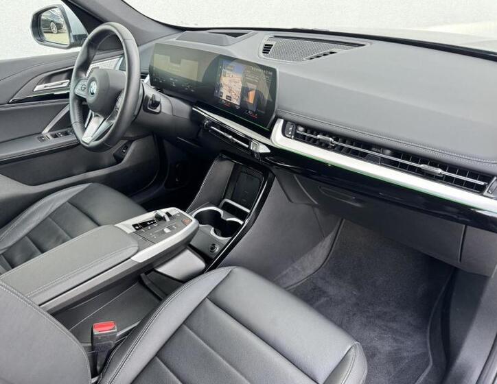 BMW iX1 9