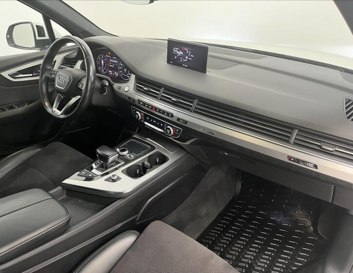 Audi Q7 23