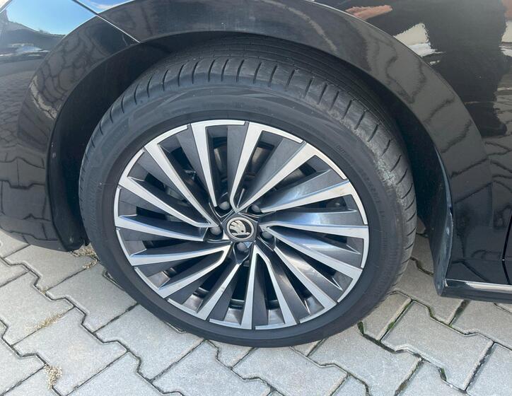 Škoda Superb 12
