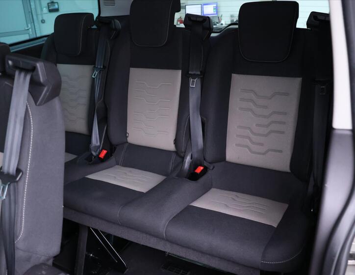 Ford Tourneo Custom 14