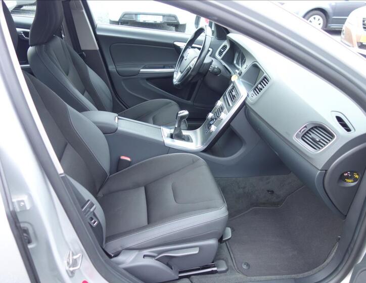 Volvo V60 11